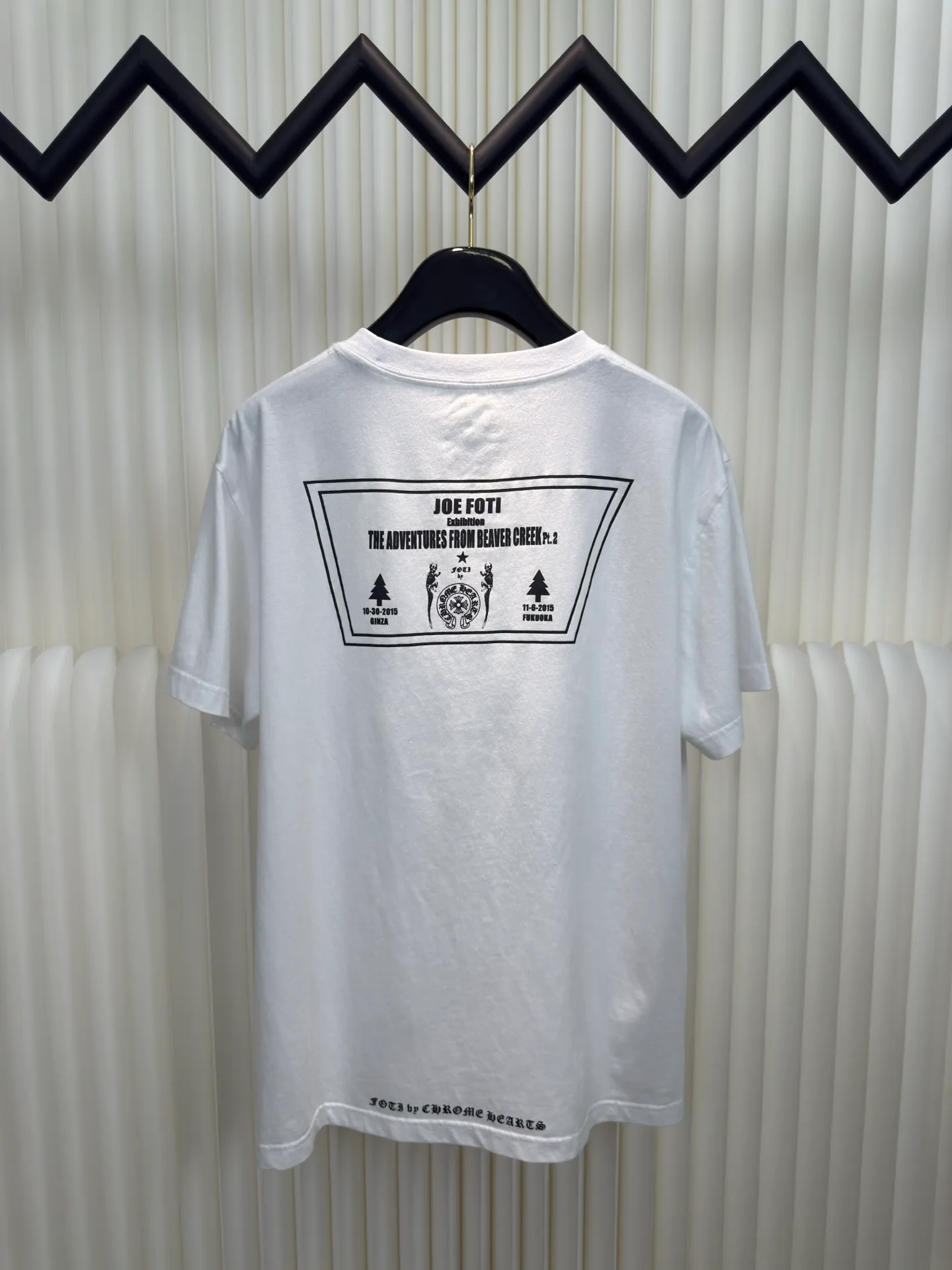 P250 Chrome Hear oil painting short sleeves. The fabric is made of 26-woven 200g cotton. The printing is digital printing. Customized accessories. Size S M L